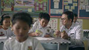 Sebuah iklan raya yang mampu mengundang air mata. Iklan Raya 2018 Kuih Habuk Mak A Traveloka Film Youtube