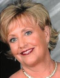 Kay Bennett's Instagram, Twitter & Facebook