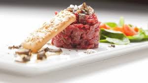 Insalate insalata di pollo saporita l'insalata di pollo saporita è una pietanza fresca e appetitosa, arricchita con tante verdure di stagione e condita con una deliziosa salsa. La Carne Cruda Alla Piemontese La Repubblica