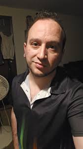 Introduction of a 37-year-old gay man from western Massachusetts