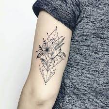 Pin By Ellie Matlack On Projeteis Geometric Tattoo Geometric Tattoo Design Bouquet Tattoo