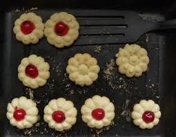 Facevo spesso questi biscotti di frolla montata, ma, logicamente, usavo il burro! Pasta Frolla Montata Per La Sparabiscotti Senza Latte E Senza Burro Fornellidisalvataggio