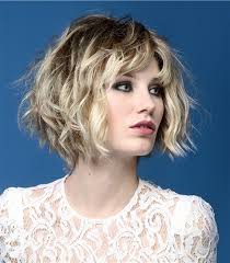 Capelli corti ricci a caschetto . Capelli Tagli Medi E Mossi Per La Primavera 2016 Vogue Italia