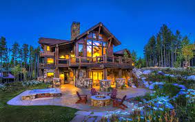 9 Absurd Mansions You Can Rent For A Dirt Cheap Vacation Friend Getaway Cheap Vacation Vacation