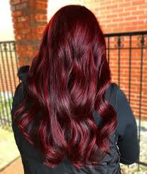 Pur essendo una nuance adatta per basi scure, i capelli rosso cioccolato potranno essere realizzati anche sui capelli castano medio, sfruttando varie tecniche d . Colore Capelli Le Tendenze Autunno Inverno 2021 2022 Pourfemme