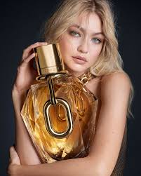 Luann Boucher's Instagram, Twitter & Facebook