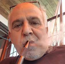 تنعي مديرة صحة دمشق الدكتور أديب محمود الدكتور أديب حاصل على دكتوراه في  جراحة الصدر، وهو مدير عام سابق لمشفى دمشق (المجتهد) من عام ٢٠١١ حتى ٢٠١٦،  وعضو نقابة أطباء سوريا ورئيس