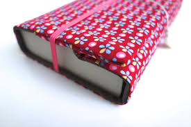 Couverture De Livre En Tissu Petit Pan A Fleur Tres Colore Les Creations D Aylin Couvertures De Livres En Tissu Livre En Tissu Couverture De Livre