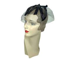 1960er Jahre Schleierhut mit Cellophan und Schleife