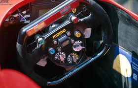 Ferrari steht derzeit im zentrum von diskussionen über einen möglichen technikkniff in der formel 1. Fotostrecke Die Entwicklung Der Lenkrader In Der Formel 1 Foto 20 29