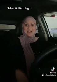 Suara Serak dan Pagi Ahad yang Ceria