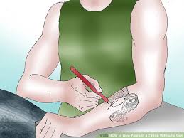 Your tattooist may or may not supply you with care cream, so to be safe, pick up a tube of bepanthen+ at a pharmacy in advance of your appointment. How To Tattoo Yourself At Home With Pen Ink Tattoo Design