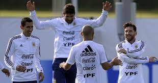 Argentine midfielder ever banega has described his national team captain lionel messi as the best messi scored from the spot in the 13th minute having dazzled the fans with some impressive skills on. World Cup Camp Lionel Messi The Star At Argentina Camp Midfielder Ever Banega Trains Alone