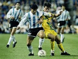 Un día después del cumpleaños número 33 de diego armando maradona, la selección argentina jugaba el partido de ida del repechaje para clasificar al mundial de estados unidos que se iba a jugar en 1994. Que Fue De La Vida Del Australiano Que Gasto A Gallardo