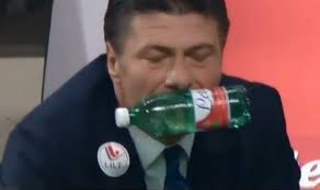 Inter milan coach walter mazzarri says talk of a crisis could not be further from the truth. Inter Milan News Inter Milan Boss Walter Mazzarri Casually Chews A Water Bottle On Touchlines Metro News
