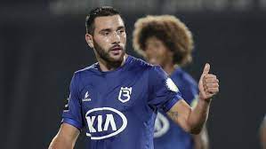 Tiago alexandre sousa esgaio (born 1 august 1995) is a portuguese professional footballer who plays for belenenses sad as a midfielder. Esperanca Por Tiago Esgaio Belenenses Sad Jornal Record