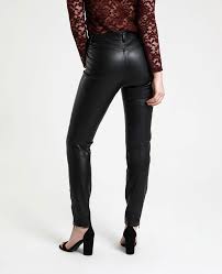 Le mannequin mesure 1m78 et porte une taille 36. Pantalon En Simili Cuir Noir 140998899a08 Pimkie