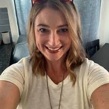 Holly Yoho's Instagram, Twitter & Facebook