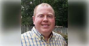 Lee Zook's Instagram, Twitter & Facebook