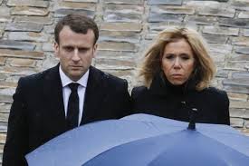 Mercredi 9 juin 2021, l'un de ses amis proches s'est confié à rtl sur l'acte désespéré de damien t. Doliu In Franta Emmanuel Macron Si Sotia Sa Brigitte Distrusi De Durere La Un Eveniment Public Bucuresti Ziare Com Mobile