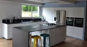 Dans les faits, bien entendu, une cuisine dite aménagée est vendue à un prix plus bas qu'une cuisine équipée : Les Avantages D Une Cuisine Avec Ilot Central Iterroir