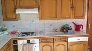 La cuisine linéaire est organisée autour d'une division de l'espace intérieur en deux déco de cuisine aménagée linéaire avec mobilier en bois*. Meuble Cuisine En Bois Youtube