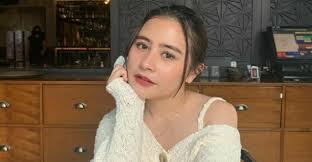 Popnable collects information about 8 songs by. Prilly Latuconsina Kaget Mantan Dekat Dengan Dea