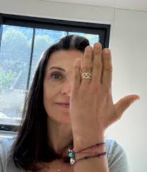 Chéri-Chéri m'a fait sa demande… 💍 #lookthering #adelineblondieau #fiance  #amour