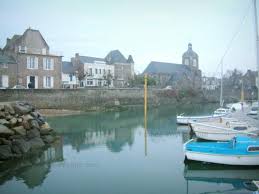 Piriac Sur Mer Boats Of The Port Church And Houses In The Village Seaside Resort France Voyage Com Seaside Resort Holiday Guide Resort