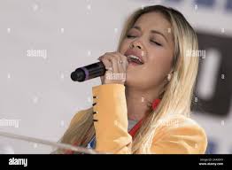 Ora gun hi-res stock photography and images