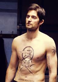 Intolérance prononcée envers la démagogie, celle des politiques naturellement, qui n'a rien à envier à celle des médias parfois. This Is Real Life Always Love A Little Lucas North Body Tattoo