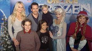 He is known for his television roles, most notably as zack morris in saved by the bell. Mark Paul Gosselaar Bio Wife Mom Age Height Is He Gay Celebion