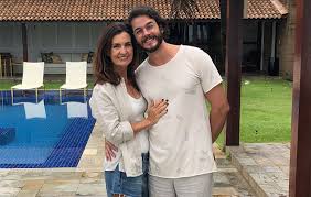 Fátima bernardes está, como diria valesca popozuda, pedalando na cara das inimigas. Para Fatima Bernardes E O Namorado Nao Tem Tempo Ruim Entenda O Fuxico
