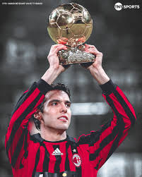 Depois de 17 anos, o Kaká continuando sendo o último brasileiro a  conquistar a Bola de Ouro. Ele foi LENDÁRIO. 🇧🇷🌕🔥 #BolaDeOuroNaTNTSports