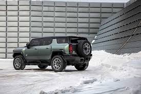 The hummer ev also offers its drivers up to 18 different camera views of the exterior including two cameras located in the underbody displaying a view from between the axles, not too far away from land rover with its clearsight ground view tech. Gmc Hummer Ev Suv Version Revealed Car Magazine