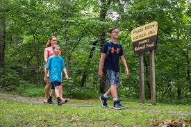 The park's easy to moderate trails are studded with rock outcroppings that present grand views of the largest alpine lake in north america and the surrounding peaks. Rim Rock Trail Illinois In The Shawnee National Forest