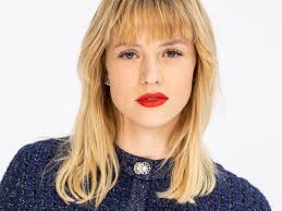 Angèle fait son coming out bi : qui est sa compagne, Marie Papillon ? :  Femme Actuelle Le MAG