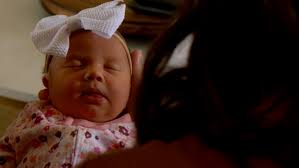 2 bundles of joy: Sisters give birth 9 minutes apart