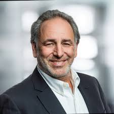 I was so touched and surprised when last Thursday I came to my office where  I found cake and balloons