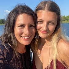 Lora Morgan's Instagram, Twitter & Facebook