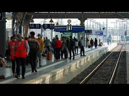 Beide gewerkschaften ringen miteinander um einfluss in dem staatskonzern. Bahn Streik Trifft Pendler Zweiten Tag In Folge Youtube