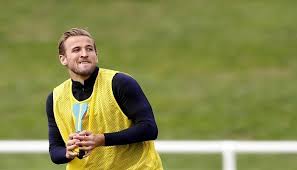 اليمنى رقم القميص مع المنتخب الإنجليزي: ÙƒÙŠÙ† ÙŠÙˆØ§Ø¬Ù‡ Ø¥Ø³Ø¨Ø§Ù†ÙŠØ§ Ø¨Ù€ Ø­Ø°Ø§Ø¡ Ø°Ù‡Ø¨ÙŠ