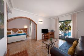 The most common question about a junior suite is why book this category of stateroom and what benefits does one receive by staying in one. Junior Suite Hotel La Laguna