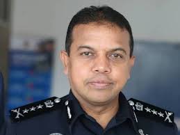 Johor police are investigating a death threat sent out to its chief datuk ayob khan mydin pitchay two weeks ago by whom they believe johor police have asked its counterparts in selangor to track down the individuals, who are said to be currently in that state, ayob khan said. 10 Ahli Gengster Ditahan Terlibat Kes Tetak