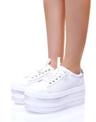 Adoptez sans attendre nos baskets semelles compensées confortables pour femme ! Baskets Compensees Blanches