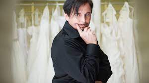 ♥ bei uns findest du moderne hochzeitskleider ♥. Uwe Herrmann Privat So Lebt Der Brautkleid Konig Aus Zwischen Tull Und Tranen News De