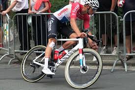 Hey pedalers!explaining what most likely was the cause of his handlebars failing during the belgium race le samyn 2021. Canyon Aeroad Mathieu Van Der Poel