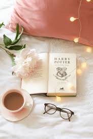 Happily // ✧ book aesthetic, aesthetic photo, aesthetic pictures, i love books. ðððððððððð¢