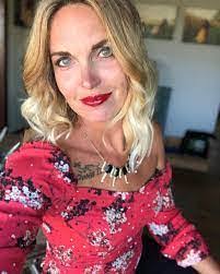 Angela Hegge's Instagram, Twitter & Facebook