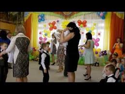 танец мам с сыновьями на выпускном в детском саду Vypusknoj 2016 Tanec Mam I Synovej Youtube Tanec Synovya Tancy